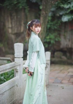 闫妮